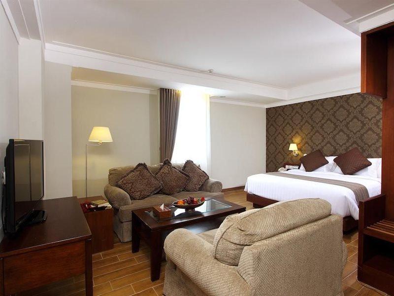 Aziza Syariah Hotel Solo By Horison Екстериор снимка