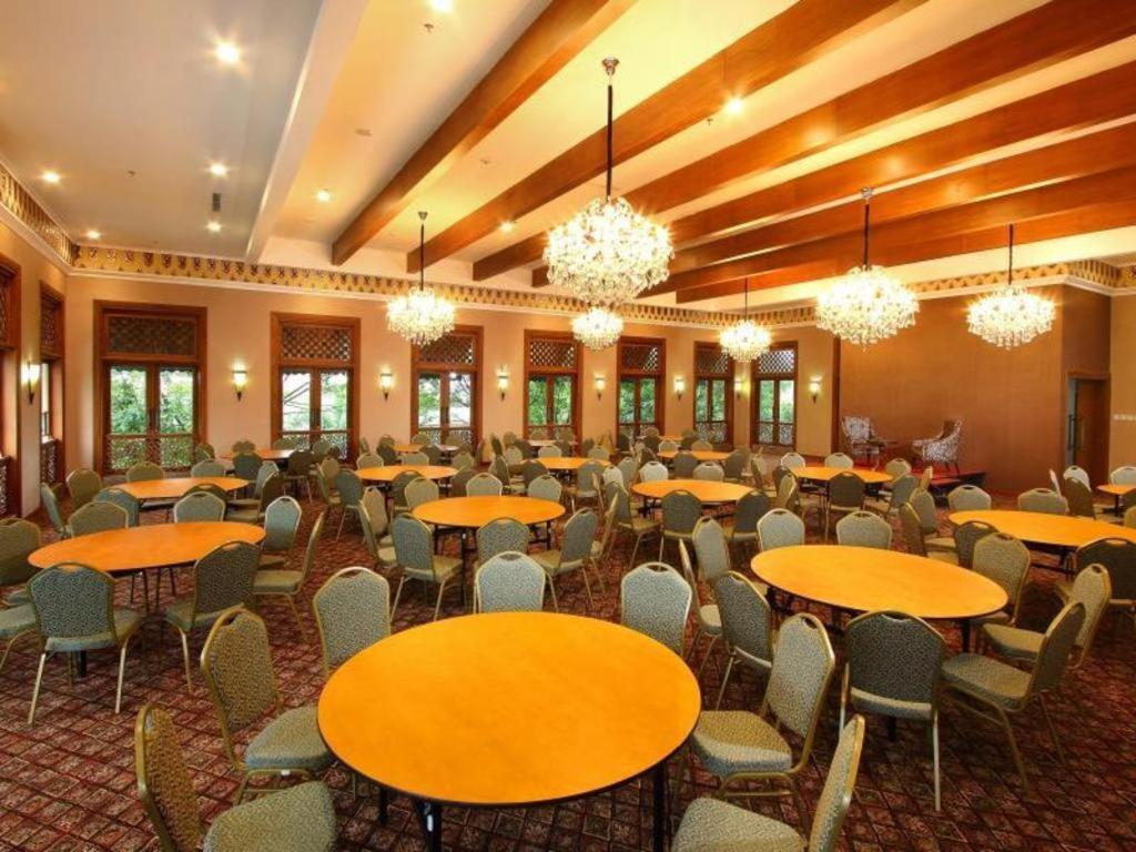 Aziza Syariah Hotel Solo By Horison Екстериор снимка